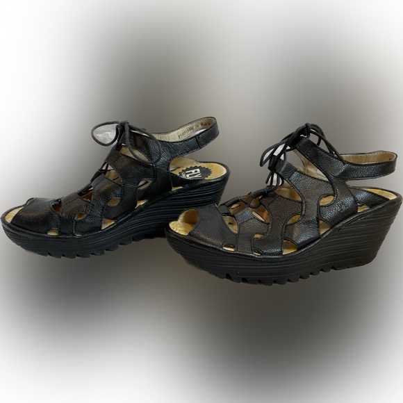 Fly Yexa Sandal - Picture 2 of 5